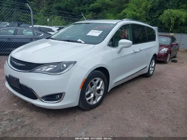 2C4RC1EG8HR796492 2017 CHRYSLER PACIFICA - Image 2