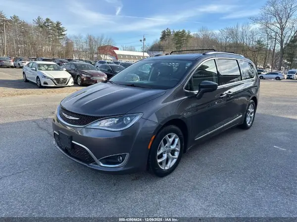 2C4RC1EG8HR803926 2017 CHRYSLER PACIFICA - Image 2