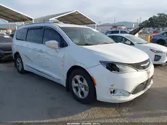 2C4RC1EG8HR811606 2017 CHRYSLER PACIFICA
