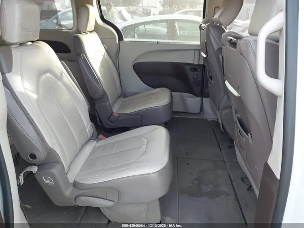 2C4RC1EG8HR811606 2017 CHRYSLER PACIFICA - Image 8