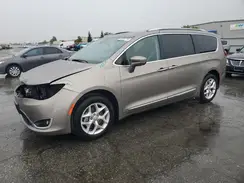 2C4RC1EG8HR811833 2017 CHRYSLER PACIFICA