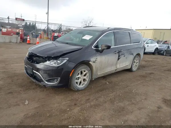 2C4RC1EG8HR831922 2017 CHRYSLER PACIFICA - Image 2