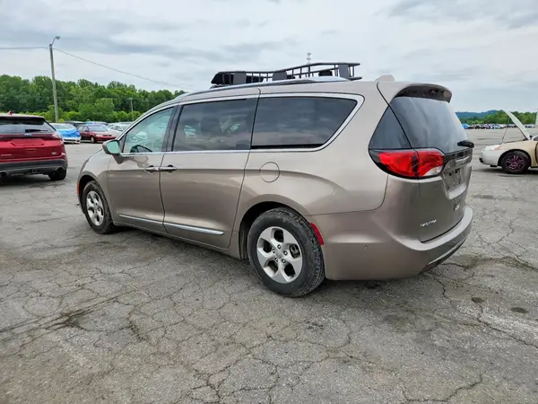 2C4RC1EG8HR840104 2017 CHRYSLER PACIFICA - Image 2