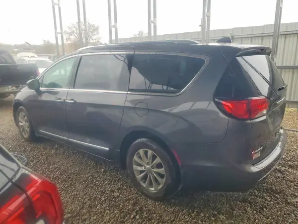 2C4RC1EG8JR103085 2018 CHRYSLER PACIFICA - Image 2
