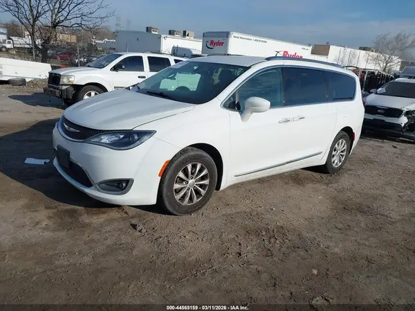 2C4RC1EG8JR108478 2018 CHRYSLER PACIFICA - Image 2