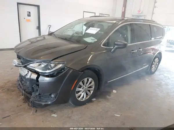 2C4RC1EG8JR130531 2018 CHRYSLER PACIFICA - Image 2