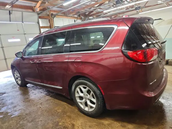 2C4RC1EG8JR132165 2018 CHRYSLER PACIFICA - Image 2