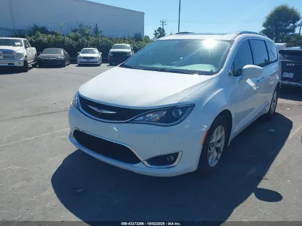 2C4RC1EG8JR154330 2018 CHRYSLER PACIFICA - Image 2