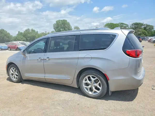 2C4RC1EG8JR158135 2018 CHRYSLER PACIFICA - Image 2