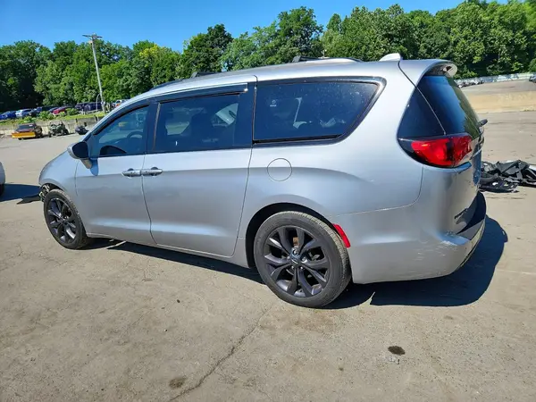 2C4RC1EG8JR228961 2018 CHRYSLER PACIFICA - Image 2