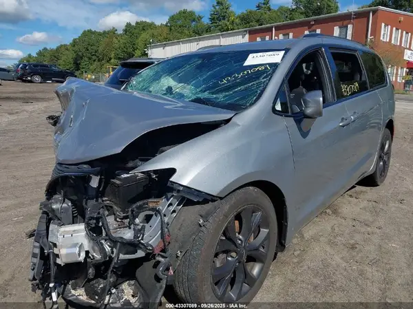 2C4RC1EG8JR261412 2018 CHRYSLER PACIFICA - Image 2