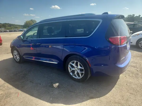 2C4RC1EG8JR321883 2018 CHRYSLER PACIFICA - Image 2
