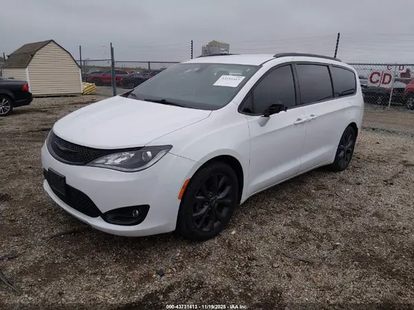 2C4RC1EG8JR338070 2018 CHRYSLER PACIFICA - Image 2