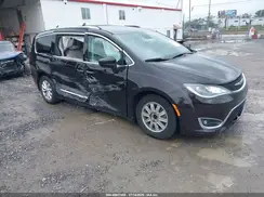2C4RC1EG8JR352180 2018 CHRYSLER PACIFICA