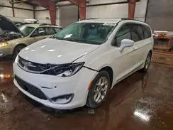 2C4RC1EG8KR569973 2019 CHRYSLER PACIFICA