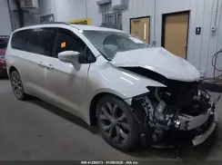 2C4RC1EG8KR615835 2019 CHRYSLER PACIFICA