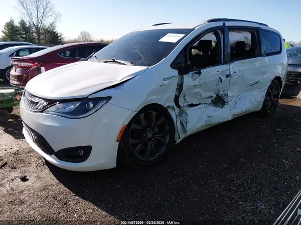 2C4RC1EG8KR638919 2019 CHRYSLER PACIFICA - Image 2