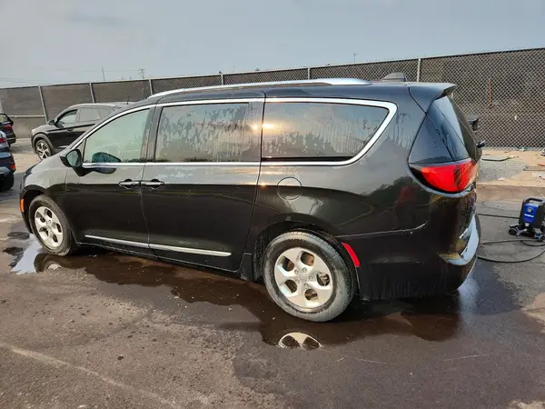 2C4RC1EG9HR510732 2017 CHRYSLER PACIFICA - Image 2