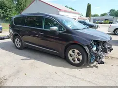 2C4RC1EG9HR525005 2017 CHRYSLER PACIFICA