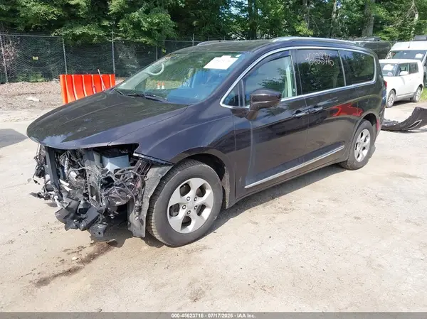 2C4RC1EG9HR525005 2017 CHRYSLER PACIFICA - Image 2