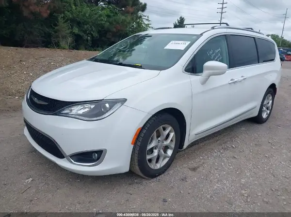 2C4RC1EG9HR525893 2017 CHRYSLER PACIFICA - Image 2