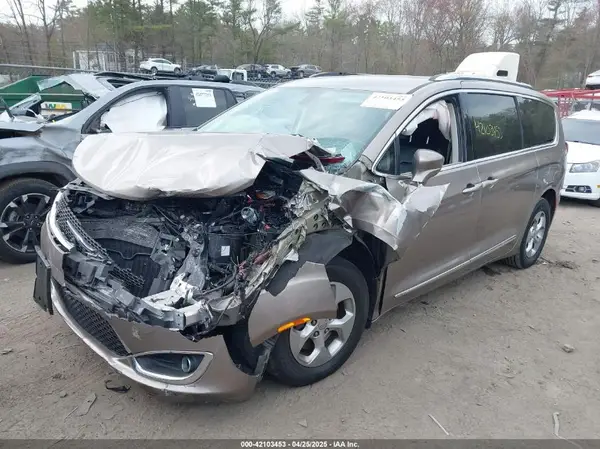2C4RC1EG9HR560014 2017 CHRYSLER PACIFICA - Image 2