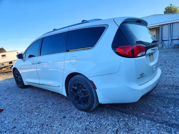 2C4RC1EG9HR560594 2017 CHRYSLER PACIFICA - Image 2