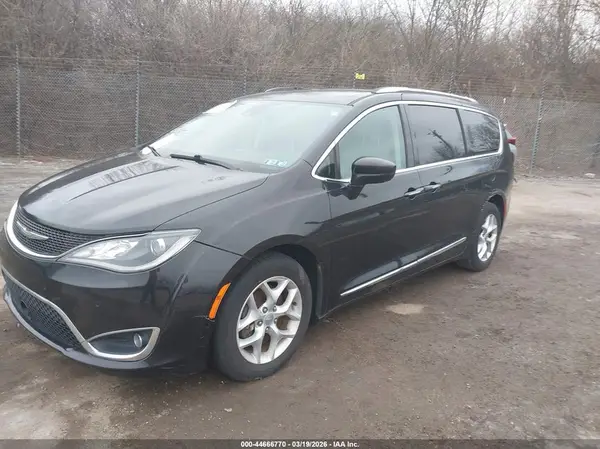 2C4RC1EG9HR611527 2017 CHRYSLER PACIFICA - Image 2