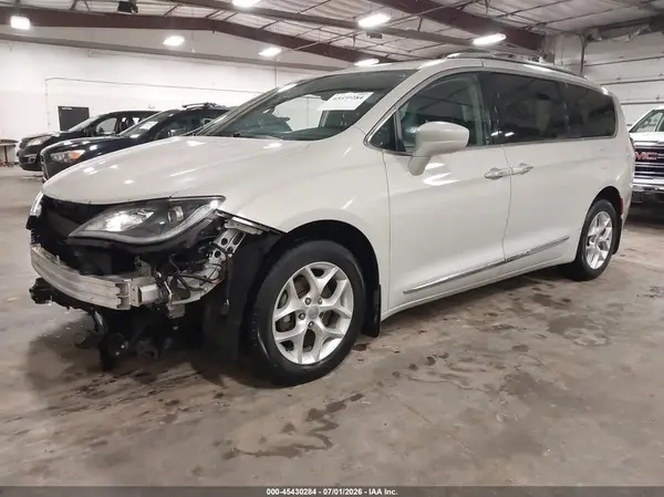 2C4RC1EG9HR635715 2017 CHRYSLER PACIFICA - Image 2