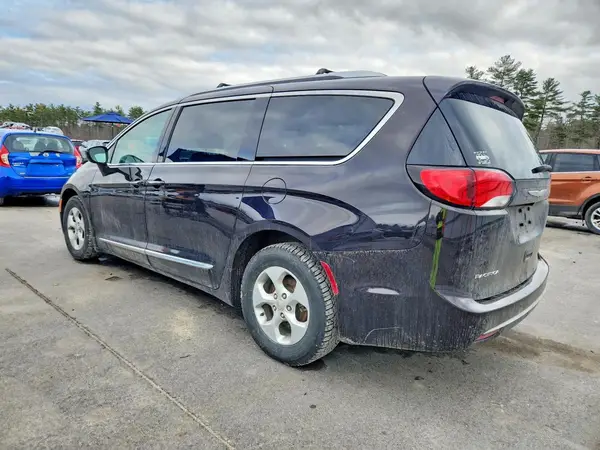2C4RC1EG9HR653664 2017 CHRYSLER PACIFICA - Image 2