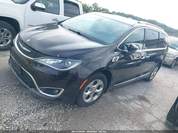 2C4RC1EG9HR660761 2017 CHRYSLER PACIFICA - Image 2