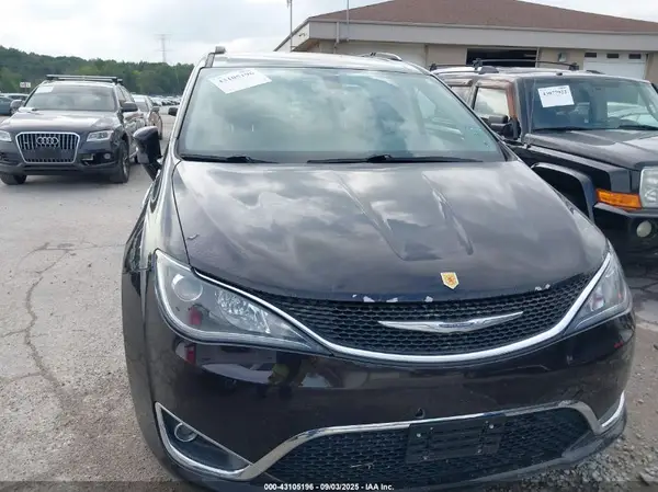 2017 CHRYSLER PACIFICA auction photo 6