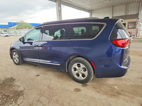 2C4RC1EG9HR669802 2017 CHRYSLER PACIFICA - Image 2
