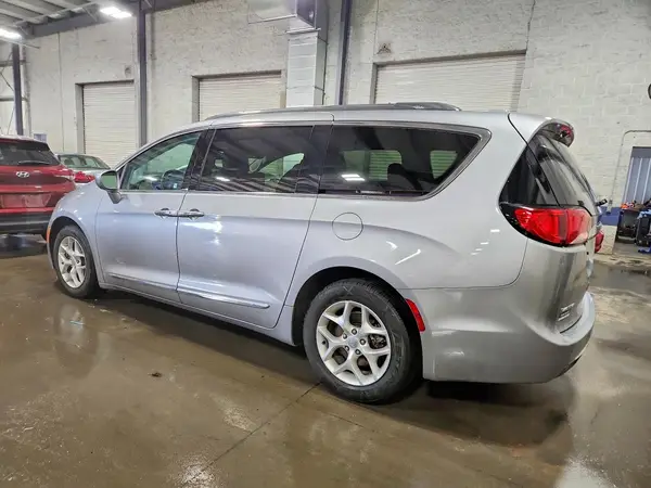 2C4RC1EG9HR677009 2017 CHRYSLER PACIFICA - Image 2