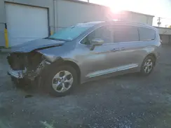 2C4RC1EG9HR708503 2017 CHRYSLER PACIFICA