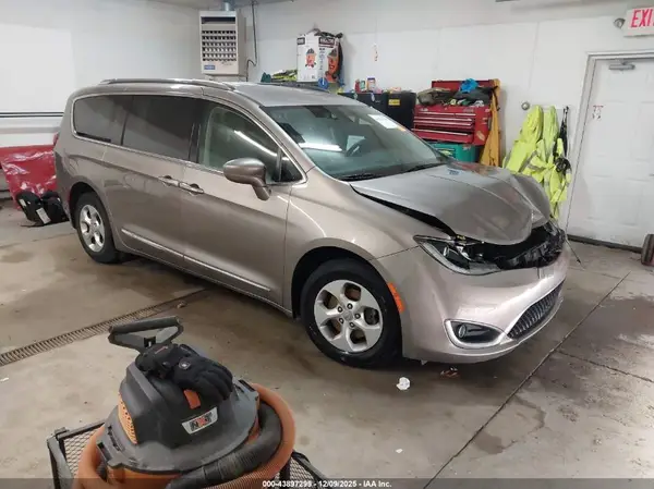 2C4RC1EG9HR721378 2017 CHRYSLER PACIFICA - Image 1
