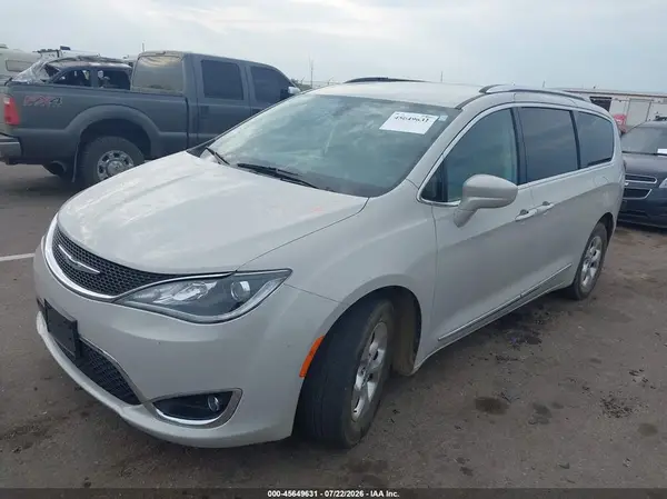 2C4RC1EG9HR777935 2017 CHRYSLER PACIFICA - Image 2