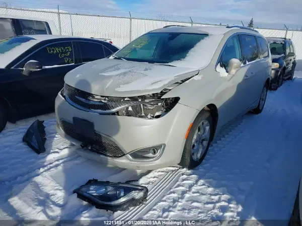 2C4RC1EG9HR794086 2017 CHRYSLER PACIFICA - Image 2