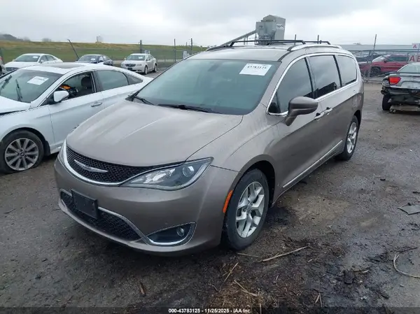 2C4RC1EG9HR803918 2017 CHRYSLER PACIFICA - Image 2