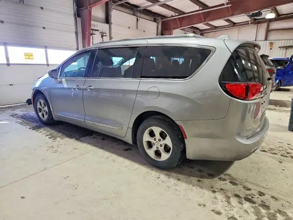 2C4RC1EG9HR821948 2017 CHRYSLER PACIFICA - Image 2