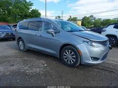 2C4RC1EG9HR851385 2017 CHRYSLER PACIFICA