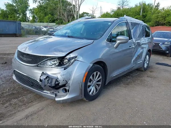 2C4RC1EG9HR851385 2017 CHRYSLER PACIFICA - Image 2