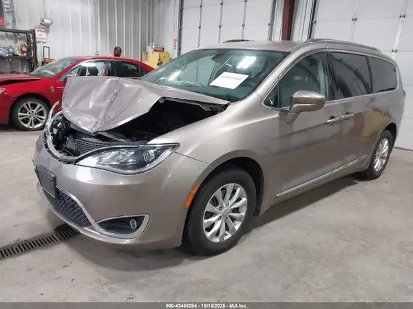 2C4RC1EG9JR111549 2018 CHRYSLER PACIFICA - Image 2