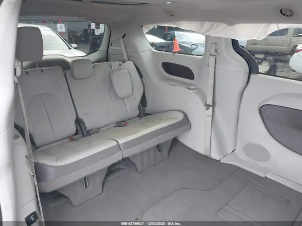 2C4RC1EG9JR112958 2018 CHRYSLER PACIFICA - Image 8
