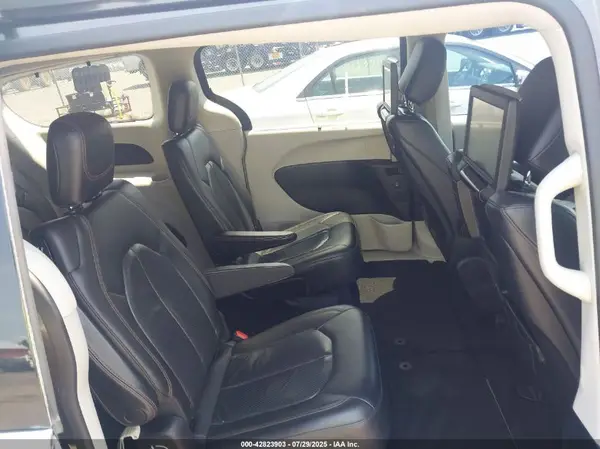 2C4RC1EG9JR121370 2018 CHRYSLER PACIFICA - Image 8