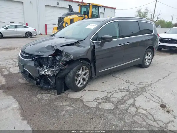 2C4RC1EG9JR127976 2018 CHRYSLER PACIFICA - Image 2