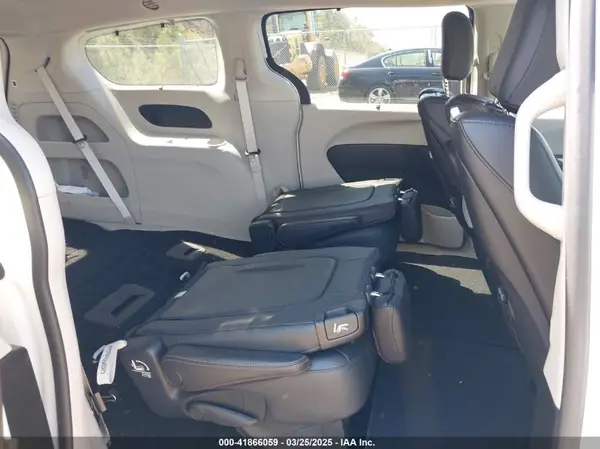 2C4RC1EG9JR131199 2018 CHRYSLER PACIFICA - Image 8