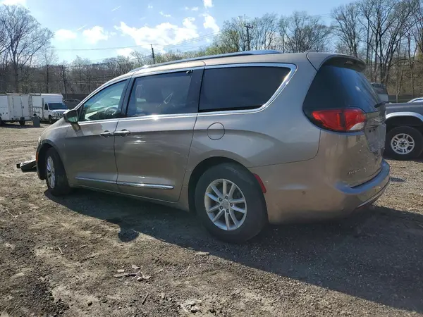 2C4RC1EG9JR139240 2018 CHRYSLER PACIFICA - Image 2