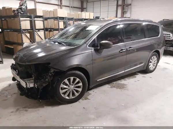 2C4RC1EG9JR193573 2018 CHRYSLER PACIFICA - Image 2