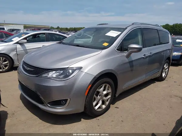 2C4RC1EG9JR194545 2018 CHRYSLER PACIFICA - Image 2